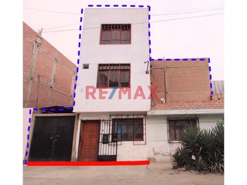 Casa Multifamiliar Con Cochera A Un Paso De La Estacion San Carlos