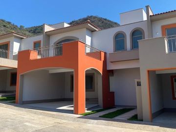 Hermosas casas nuevas en Residencial Pedreña, zona exclusiva de Orizaba