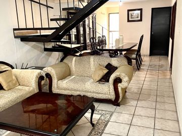 EN VENTA CASA DE 4 RECAMARAS EN HACIENDA ECHEVESTE.