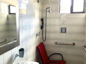 EN VENTA CASA DE 4 RECAMARAS EN HACIENDA ECHEVESTE.