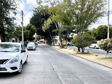 EN VENTA CASA DE 4 RECAMARAS EN HACIENDA ECHEVESTE.