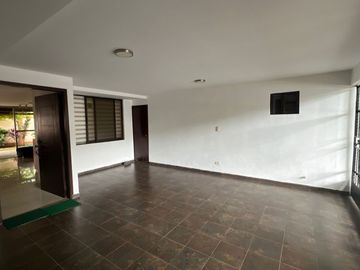 Casa de 240 m², ideal para negocio u hogar, 2 pisos en zona estratégica