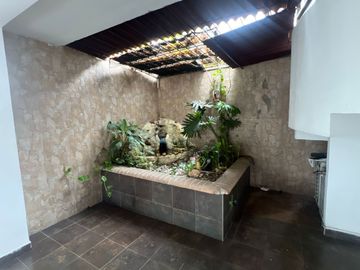 Casa de 240 m², ideal para negocio u hogar, 2 pisos en zona estratégica