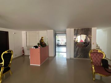 Casa de 240 m², ideal para negocio u hogar, 2 pisos en zona estratégica