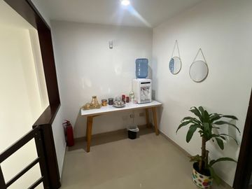 Casa de 240 m², ideal para negocio u hogar, 2 pisos en zona estratégica