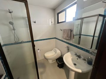 Casa de 240 m², ideal para negocio u hogar, 2 pisos en zona estratégica