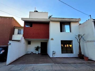 SE VENDE Casa en Real del Bosque