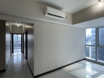 BEST PRICE!!! 3 Bedrooms Unit with Parking for Sale in Uptown Parksuites, BGC, Taguig City