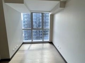 BEST PRICE!!! 3 Bedrooms Unit with Parking for Sale in Uptown Parksuites, BGC, Taguig City