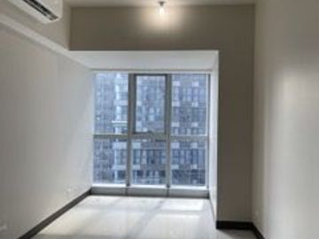 BEST PRICE!!! 3 Bedrooms Unit with Parking for Sale in Uptown Parksuites, BGC, Taguig City