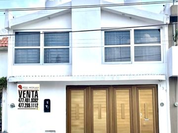 CASA EN VENTA EN HACIENDA ECHEVESTE, ZONA NORTE.