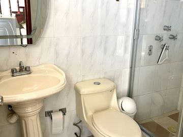 CASA EN VENTA EN HACIENDA ECHEVESTE, ZONA NORTE.