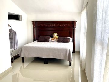 CASA EN VENTA EN HACIENDA ECHEVESTE, ZONA NORTE.