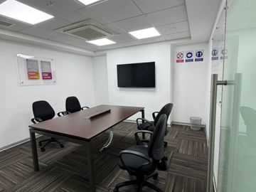 Oficina Prime Implementada de 947 m² con Vista Al Golf Los Incas en Surco