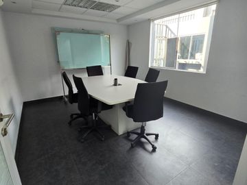 Edificio 3 Pisos 1,486 m² de Oficinas, 23 Estacionamientos en La Molina