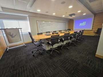 Edificio 3 Pisos 1,486 m² de Oficinas, 23 Estacionamientos en La Molina