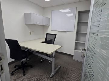 Edificio 3 Pisos 1,486 m² de Oficinas, 23 Estacionamientos en La Molina
