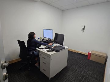 Edificio 3 Pisos 1,486 m² de Oficinas, 23 Estacionamientos en La Molina