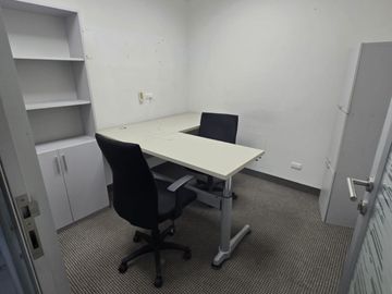 Edificio 3 Pisos 1,486 m² de Oficinas, 23 Estacionamientos en La Molina