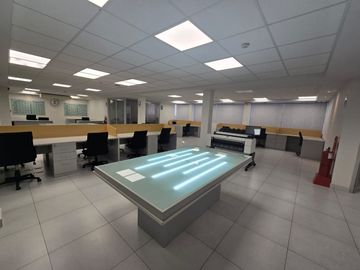 Edificio 3 Pisos 1,486 m² de Oficinas, 23 Estacionamientos en La Molina