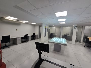 Edificio 3 Pisos 1,486 m² de Oficinas, 23 Estacionamientos en La Molina