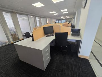 Edificio 3 Pisos 1,486 m² de Oficinas, 23 Estacionamientos en La Molina