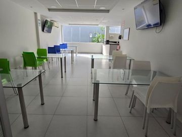 Edificio 3 Pisos 1,486 m² de Oficinas, 23 Estacionamientos en La Molina