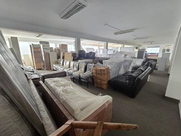 Edificio 3 Pisos 1,486 m² de Oficinas, 23 Estacionamientos en La Molina