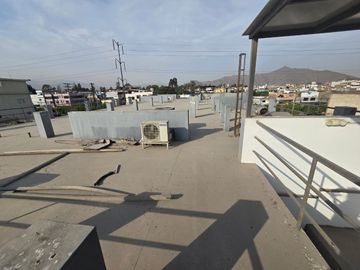 Edificio 3 Pisos 1,486 m² de Oficinas, 23 Estacionamientos en La Molina