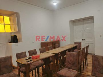Casa En Venta A Pasos Del Centro Histórico: Ideal Para Empresas Y Oficinas
