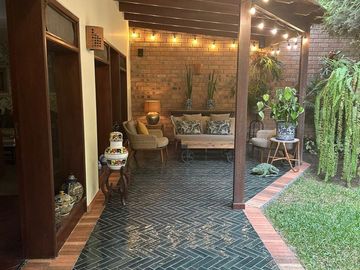 Venta casa frente a parque en Urb. La Fontana, La Molina (Limite con Camacho y Golf Los Inkas)