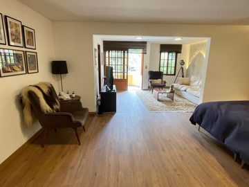 Venta casa frente a parque en Urb. La Fontana, La Molina (Limite con Camacho y Golf Los Inkas)
