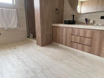 Venta casa frente a parque en Urb. La Fontana, La Molina (Limite con Camacho y Golf Los Inkas)