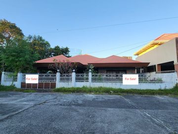 HOUSE AND LOT FOR SALE IN STA. MARIA VILLAGE!