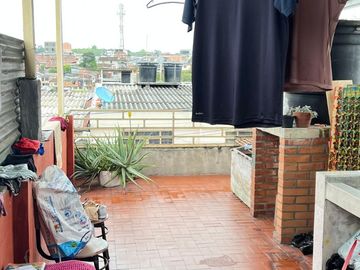 SE VENDE CASA EN MONTENEGRO