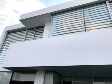 CASA DE VENTA 3 DORM CON PATIO CONJUNTO CON PISCINA SECTOR SAN JUAN DE CUMBAYA