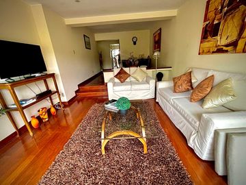 DEPARTAMENTO AMOBLADO EN ALQUILER CON UNA VISTA INCREIBLE AL GOLF DE SAN ISIDRO