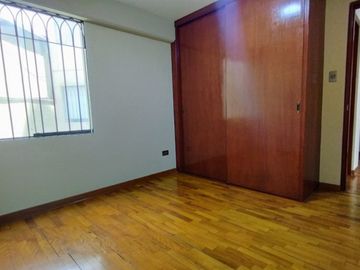¡OPORTUNIDAD ÚNICA EN MIRAFLORES! DEPARTAMENTO FRENTE AL PARQUE TRADICIONES