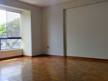¡OPORTUNIDAD ÚNICA EN MIRAFLORES! DEPARTAMENTO FRENTE AL PARQUE TRADICIONES