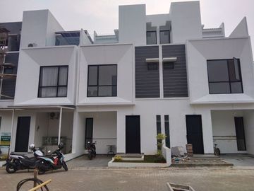 Dijual Rumah 2 Lantai Murah Dekat Jalan Raya Cirendeu Tangsel Nego