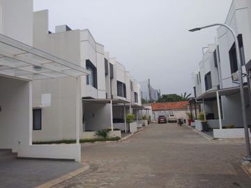 Dijual Rumah 2 Lantai Murah Dekat Jalan Raya Cirendeu Tangsel Nego