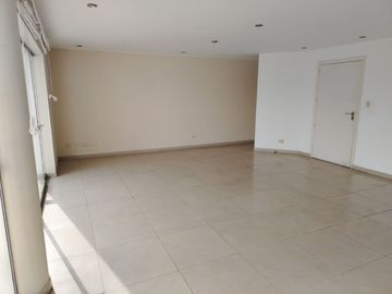 Se Alquila DPTO de 3 dorm + 2 cocheras lineales 2do piso con ASCENSOR, Chacarilla - San Borja