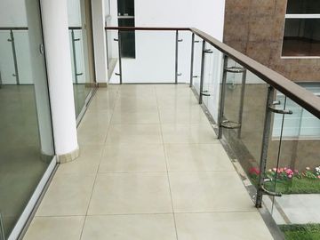 Se Alquila DPTO de 3 dorm + 2 cocheras lineales 2do piso con ASCENSOR, Chacarilla - San Borja