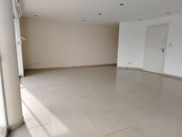 Se Alquila DPTO de 3 dorm + 2 cocheras lineales 2do piso con ASCENSOR, Chacarilla - San Borja