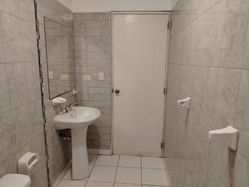 Se Alquila DPTO de 3 dorm + 2 cocheras lineales 2do piso con ASCENSOR, Chacarilla - San Borja