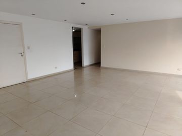 Se Alquila DPTO de 3 dorm + 2 cocheras lineales 2do piso con ASCENSOR, Chacarilla - San Borja