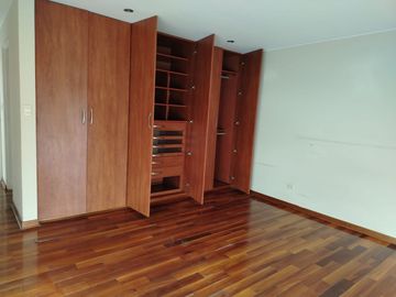 Se Alquila DPTO de 3 dorm + 2 cocheras lineales 2do piso con ASCENSOR, Chacarilla - San Borja