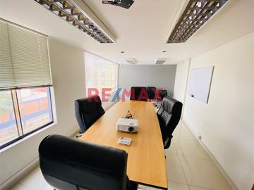 ID: 1122295 Casa De 4 Pisos A 2 Cuadras Del Open Plaza De Angamos (Uso Residencial O Administrativo)