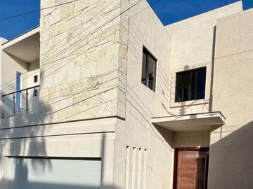 Casa Nueva en Venta fracc. Lomas Universidad  $5,400,000.