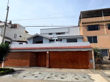 Se Vende Casa de tres pisos En San Borja